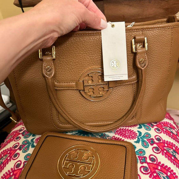 Tory Burch satchel. - Picture 16 of 16